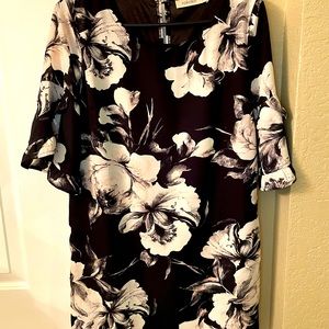 Black flower print quarter sleeve dress